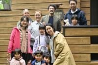 20250525 笹島様ご一家 6回目のお帰りです！！！毎回ご一族貸切でお泊り頂いております！！！お子様達も元気に成長されどんどん可愛くなっています！！！これからも健やかな成長を！！！そしてお母様(おばあ様）のお誕生日おめでとうございました💛素敵で大きなフラワーアレンジメントのプレゼントでしたね！！！【小啄木Fanclub】